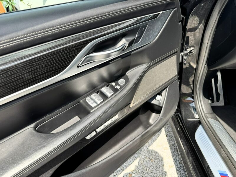 BMW 740 Carbon, Panorama, Wentylowane podgrzewane fotele, LED, Kamera, HARMAN G11/12 (2015-2022)