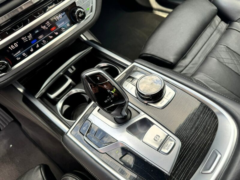 BMW 740 Carbon, Panorama, Wentylowane podgrzewane fotele, LED, Kamera, HARMAN G11/12 (2015-2022)