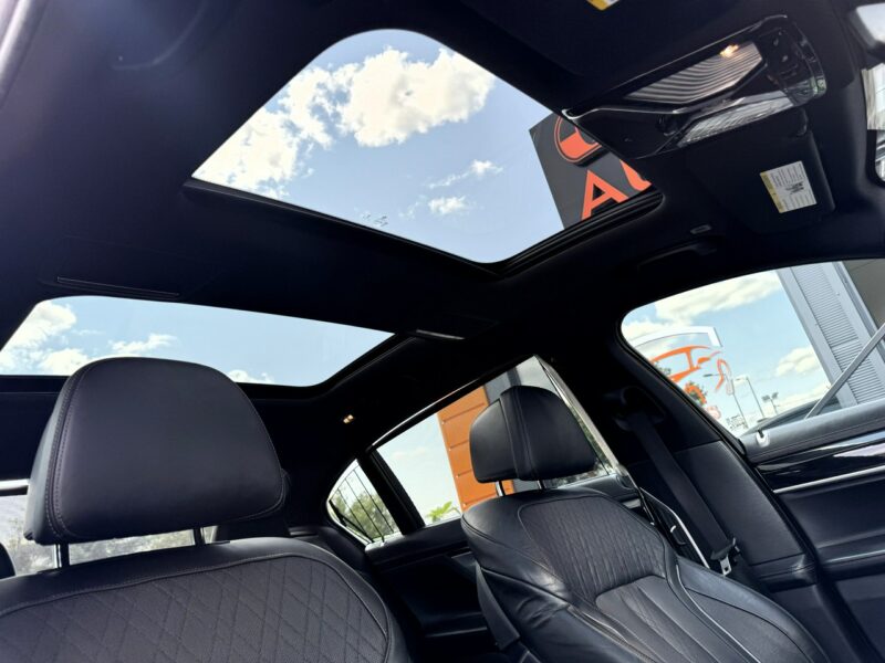 BMW 740 Carbon, Panorama, Wentylowane podgrzewane fotele, LED, Kamera, HARMAN G11/12 (2015-2022)