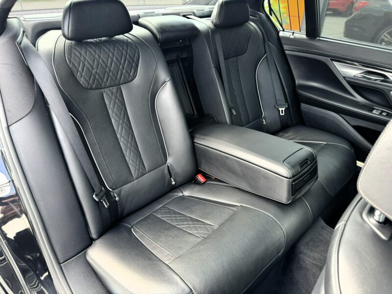 BMW 740 Carbon, Panorama, Wentylowane podgrzewane fotele, LED, Kamera, HARMAN G11/12 (2015-2022)
