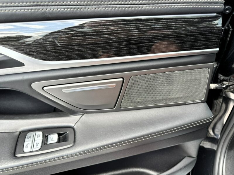 BMW 740 Carbon, Panorama, Wentylowane podgrzewane fotele, LED, Kamera, HARMAN G11/12 (2015-2022)
