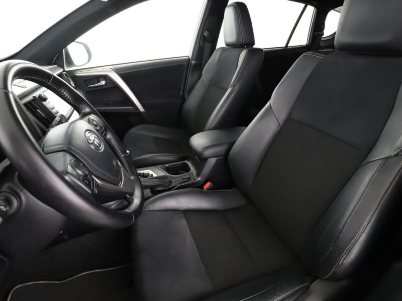Toyota RAV-4 LED, półskóra kamera i czujniki parkowania el. klapa IV (2012-)