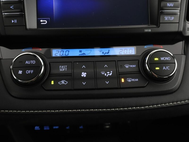 Toyota RAV-4 LED, półskóra kamera i czujniki parkowania el. klapa IV (2012-)