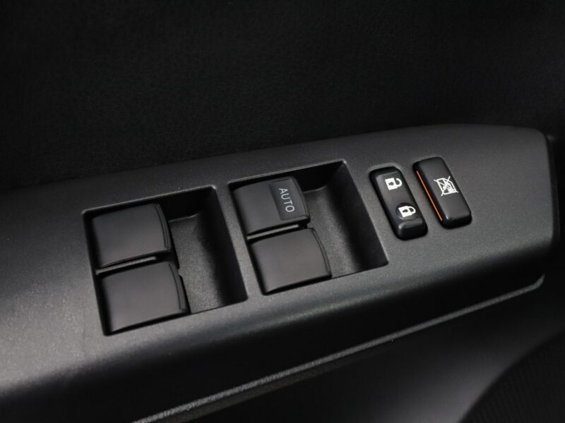 Toyota RAV-4 LED, półskóra kamera i czujniki parkowania el. klapa IV (2012-)