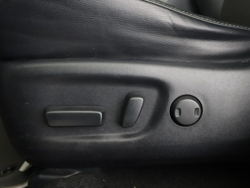Toyota RAV-4 LED, półskóra kamera i czujniki parkowania el. klapa IV (2012-)