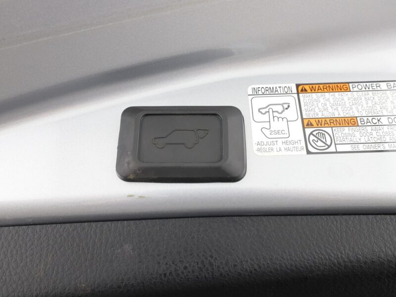 Toyota RAV-4 LED, półskóra kamera i czujniki parkowania el. klapa IV (2012-)