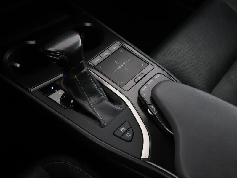 Lexus UX GRATIS! Pakiet Serwisowy o wartości 1000 zł!