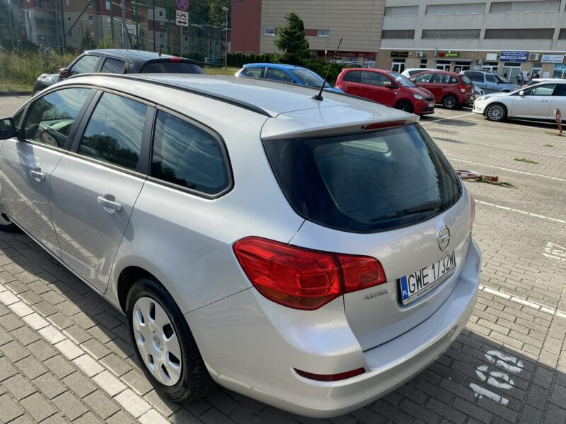 Opel Astra Oszczędny Diesel, klimatyzacja, niski przebieg, 8 airbag, isofix J (2009-2019)