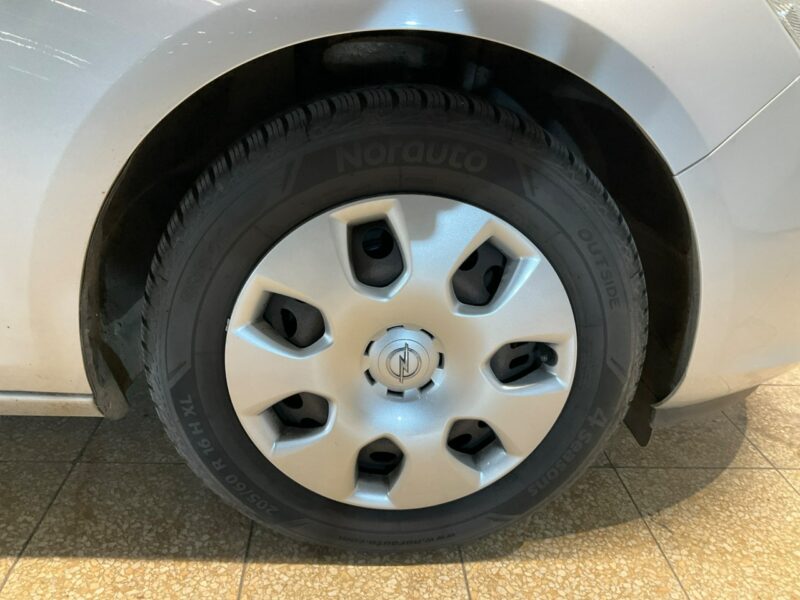 Opel Astra Oszczędny Diesel, klimatyzacja, niski przebieg, 8 airbag, isofix J (2009-2019)