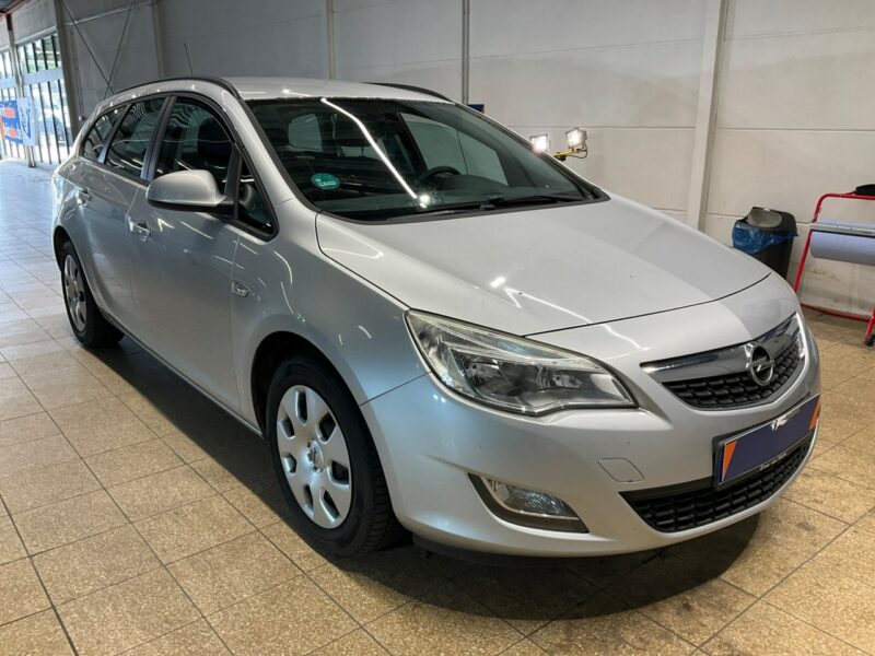Opel Astra Oszczędny Diesel, klimatyzacja, niski przebieg, 8 airbag, isofix J (2009-2019)