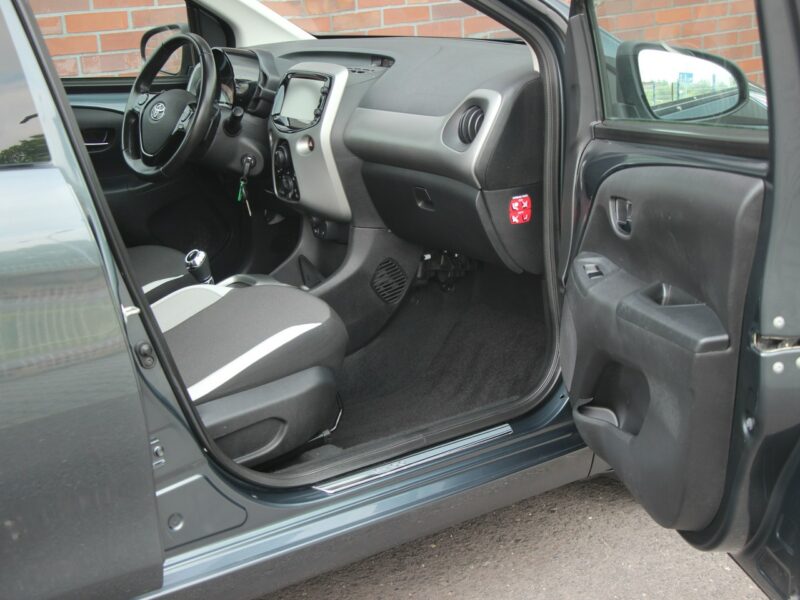 Toyota Aygo Automat*Klima*Kamera*Panel Dotyk*Esp*Led*Bluet*Alu15*Komp*GwarVGS II (2014-)