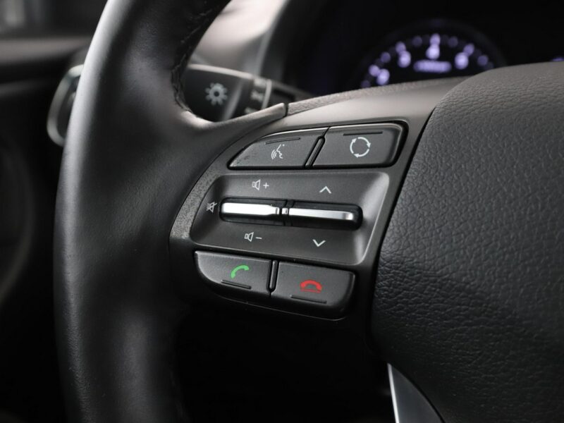 Hyundai i30 navi klima auto grzane fotele i kierownica kamera i czujniki parkowani III (2017-)