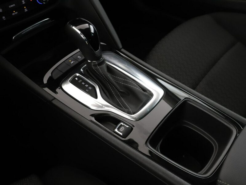 Opel Insignia automat klima auto grzane fotele czujniki parkowania hak B (2017-)