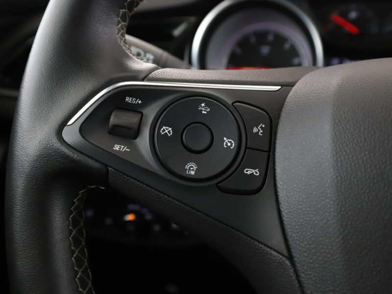 Opel Insignia automat klima auto grzane fotele czujniki parkowania hak B (2017-)