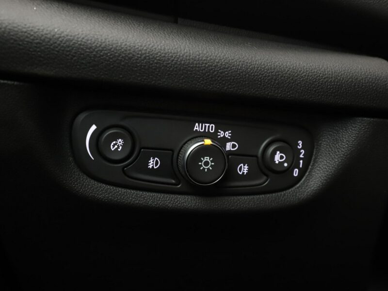 Opel Insignia automat klima auto grzane fotele czujniki parkowania hak B (2017-)