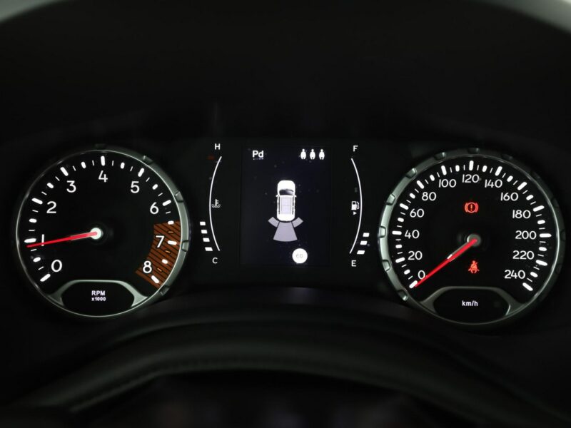 Jeep Renegade klima czujniki parkowania grzane fotele i kierownica I (2014-)
