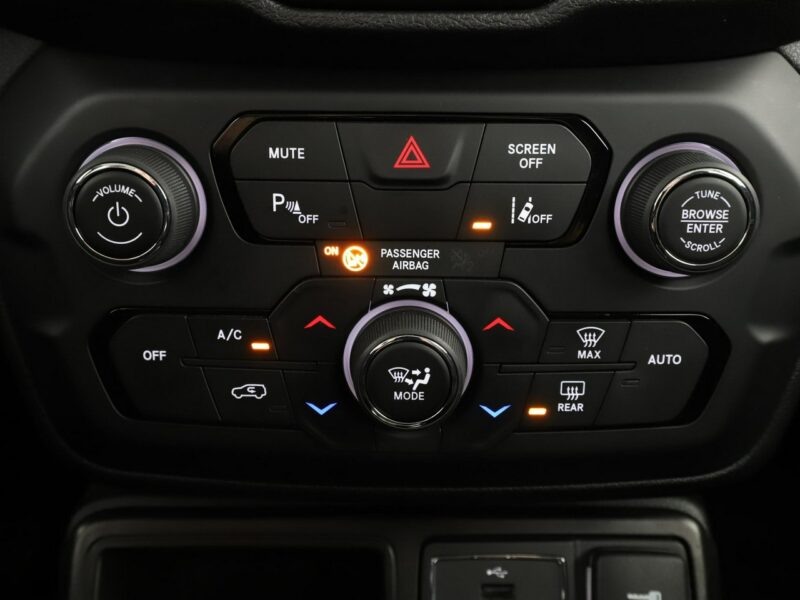 Jeep Renegade klima czujniki parkowania grzane fotele i kierownica I (2014-)