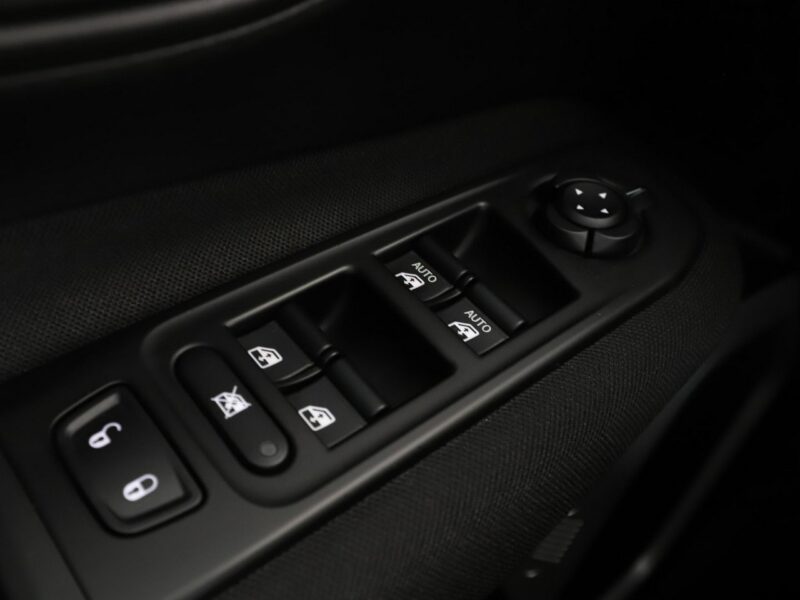 Jeep Renegade klima czujniki parkowania grzane fotele i kierownica I (2014-)
