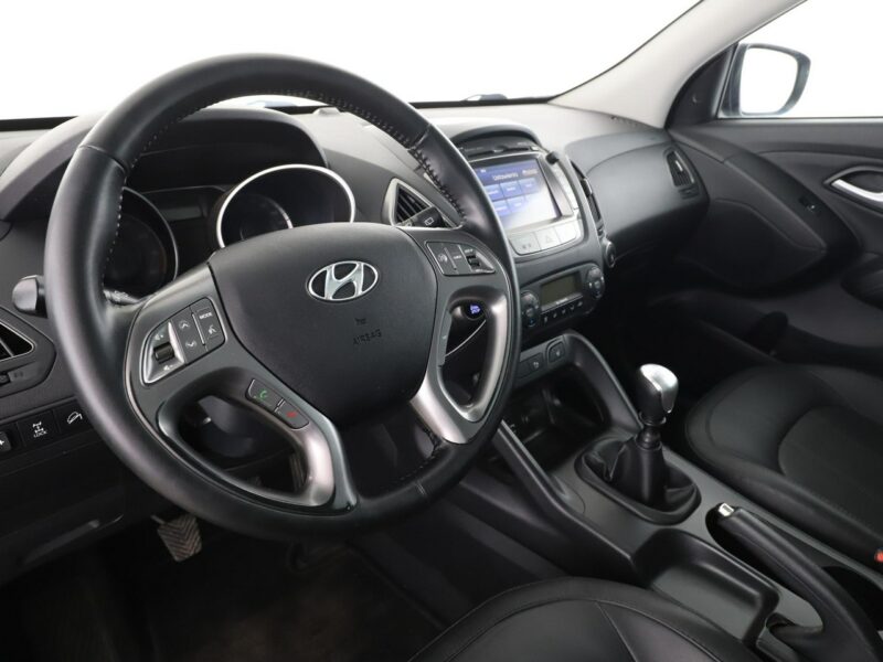 Hyundai ix35 4x4 skóra panorama navi klima auto kamera i czujniki parkowania hak