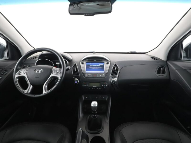 Hyundai ix35 4x4 skóra panorama navi klima auto kamera i czujniki parkowania hak