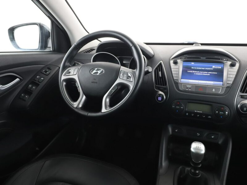Hyundai ix35 4x4 skóra panorama navi klima auto kamera i czujniki parkowania hak