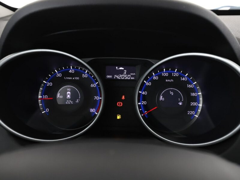 Hyundai ix35 4x4 skóra panorama navi klima auto kamera i czujniki parkowania hak
