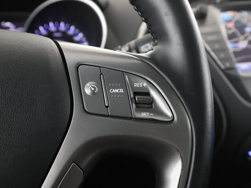 Hyundai ix35 4x4 skóra panorama navi klima auto kamera i czujniki parkowania hak
