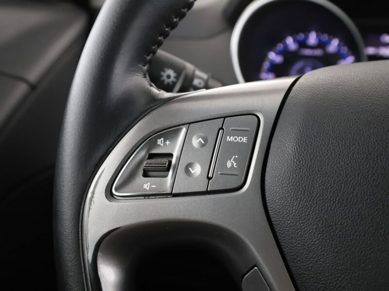 Hyundai ix35 4x4 skóra panorama navi klima auto kamera i czujniki parkowania hak
