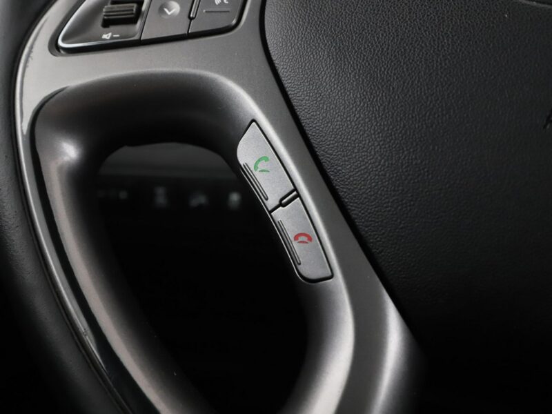 Hyundai ix35 4x4 skóra panorama navi klima auto kamera i czujniki parkowania hak