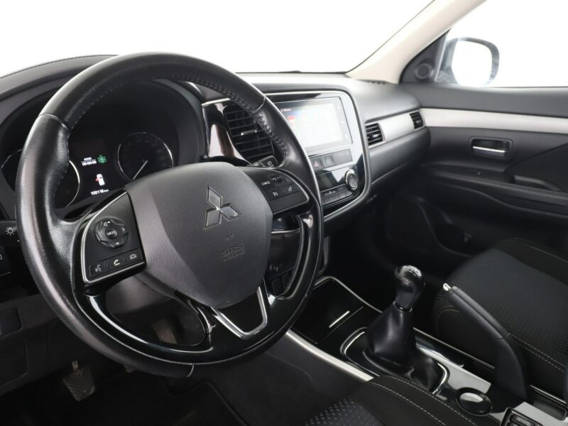 Mitsubishi Outlander klima auto grzane fotele kamera i czujniki parkowania III (2012-)