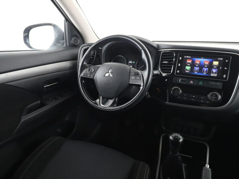 Mitsubishi Outlander klima auto grzane fotele kamera i czujniki parkowania III (2012-)
