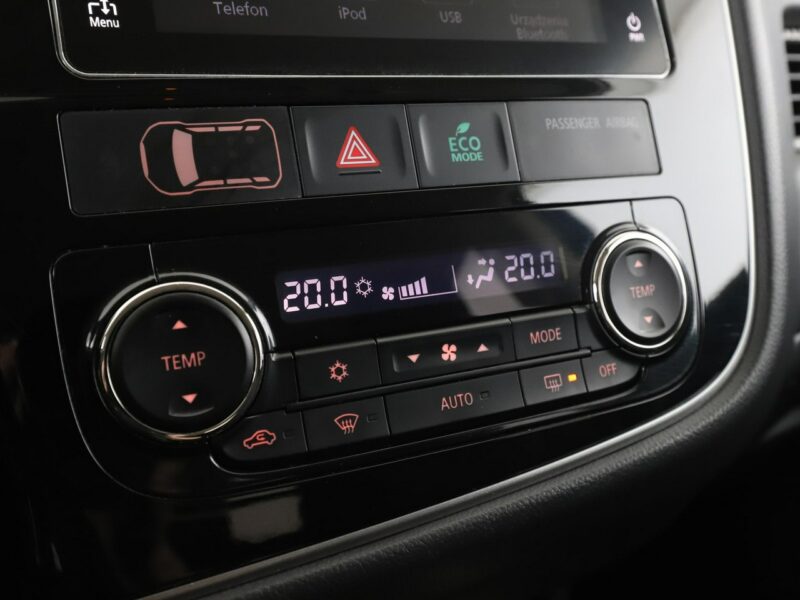 Mitsubishi Outlander klima auto grzane fotele kamera i czujniki parkowania III (2012-)