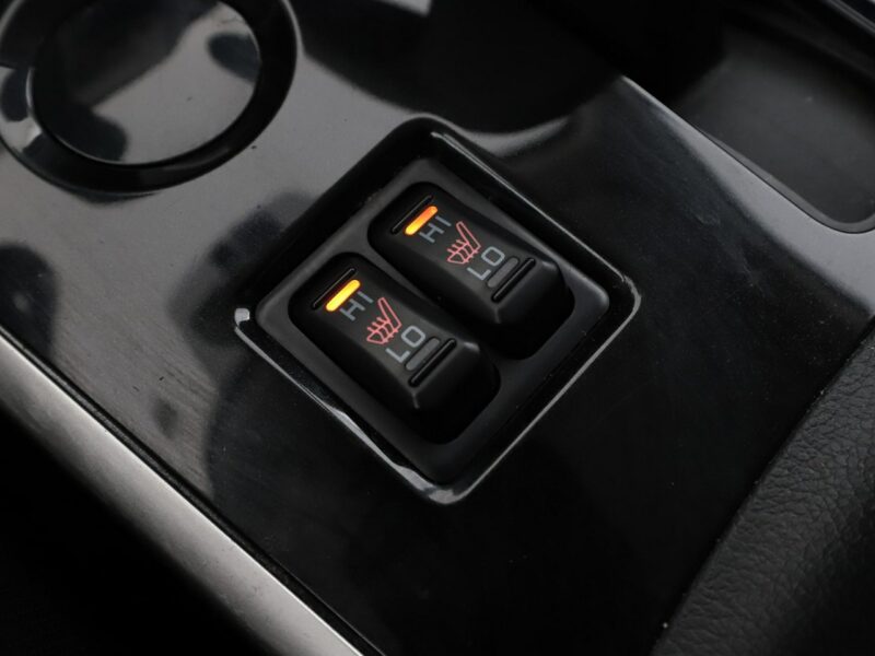 Mitsubishi Outlander klima auto grzane fotele kamera i czujniki parkowania III (2012-)