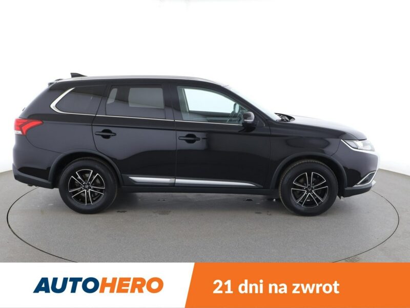Mitsubishi Outlander klima auto grzane fotele kamera i czujniki parkowania III (2012-)