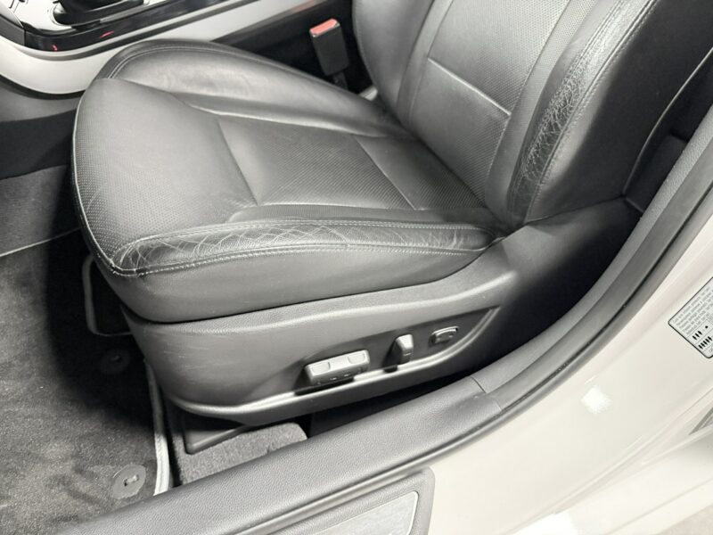 Hyundai i40 1.7CRDi136KM*PREMIUM+Nav*BiXenon*Skóry*Alu*KeyLessGo*LED Dzienne