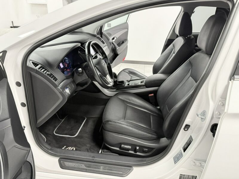 Hyundai i40 1.7CRDi136KM*PREMIUM+Nav*BiXenon*Skóry*Alu*KeyLessGo*LED Dzienne