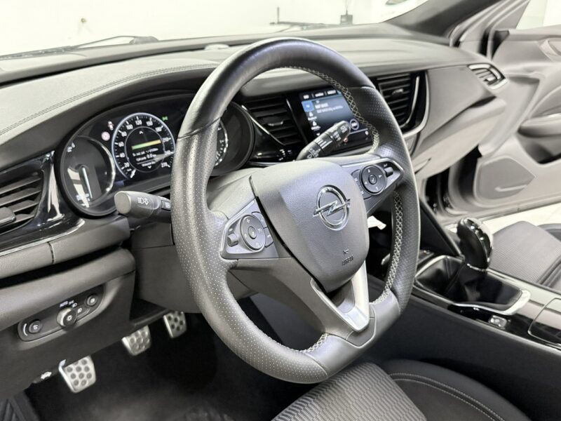 Opel Insignia 2.0 CDTi 170PS* SportsTourer *Dynamic * Matrix * Navi *Skóry* Panorama B (2017-)