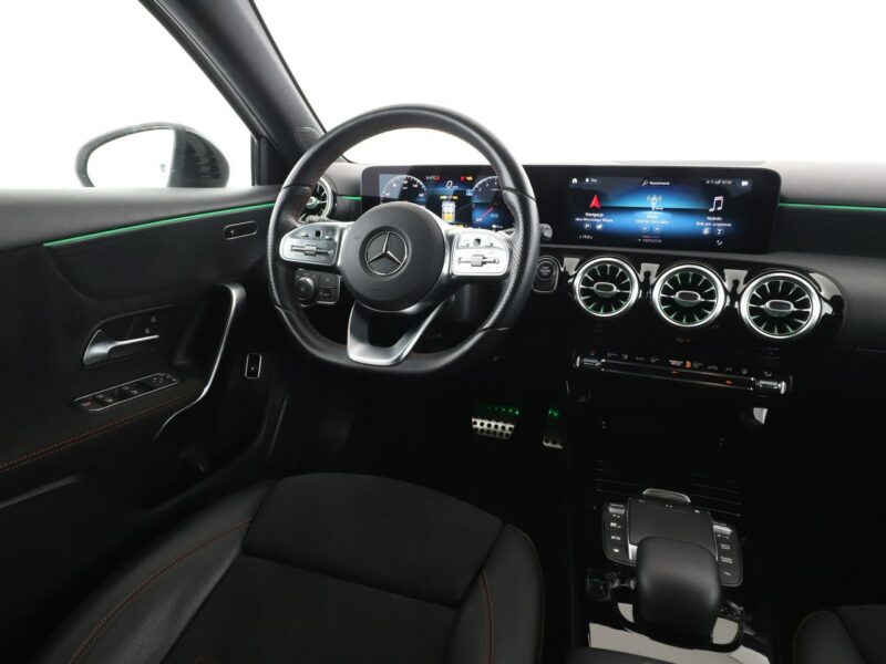 Mercedes A 250 FV23% PHEV AMG skóra/alcantara full LED navi kamery W177 (2018-)