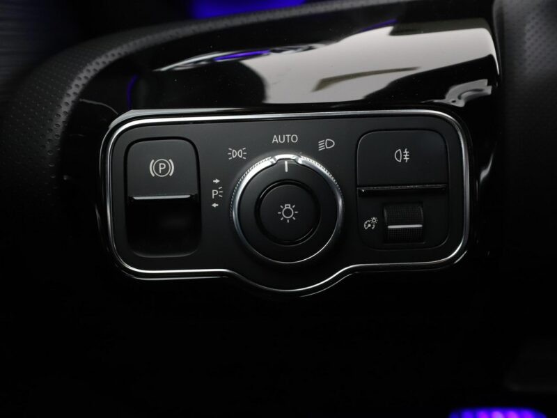 Mercedes A 250 FV23% PHEV AMG skóra/alcantara full LED navi kamery W177 (2018-)