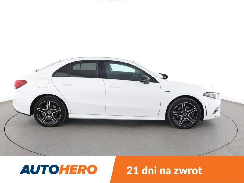 Mercedes A 250 FV23% PHEV AMG skóra/alcantara full LED navi kamery W177 (2018-)