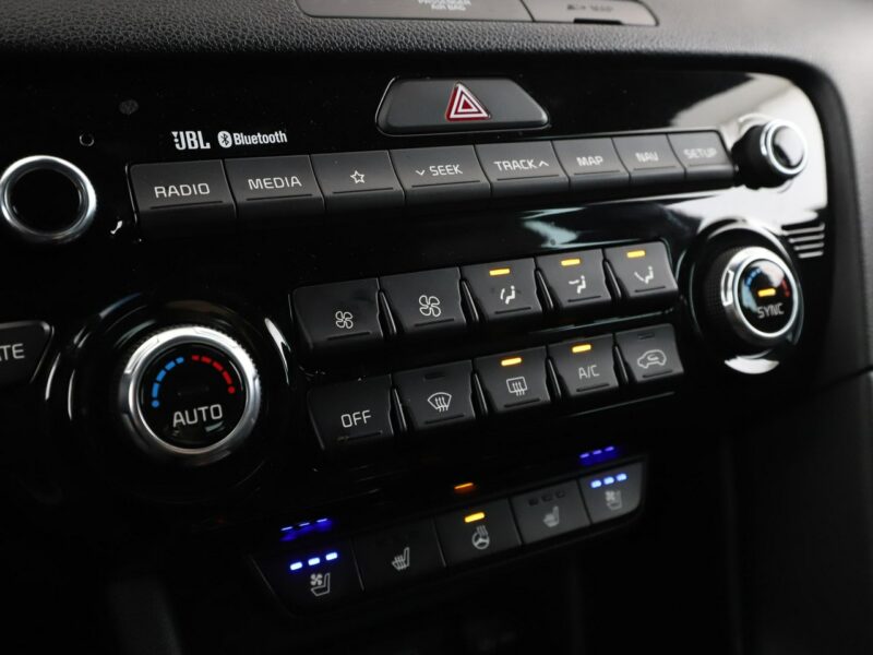 Kia Sportage lift 4x4 automat skóra full LED navi JBL grzane fotele i kanapa kamera IV (2016-2021)