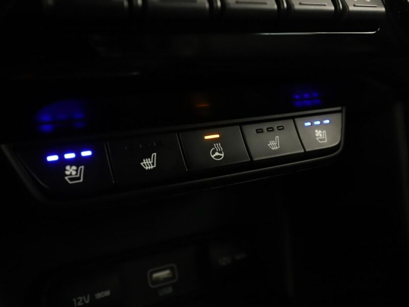 Kia Sportage lift 4x4 automat skóra full LED navi JBL grzane fotele i kanapa kamera IV (2016-2021)
