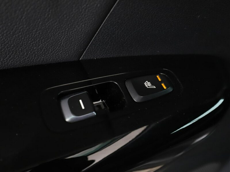 Kia Sportage lift 4x4 automat skóra full LED navi JBL grzane fotele i kanapa kamera IV (2016-2021)