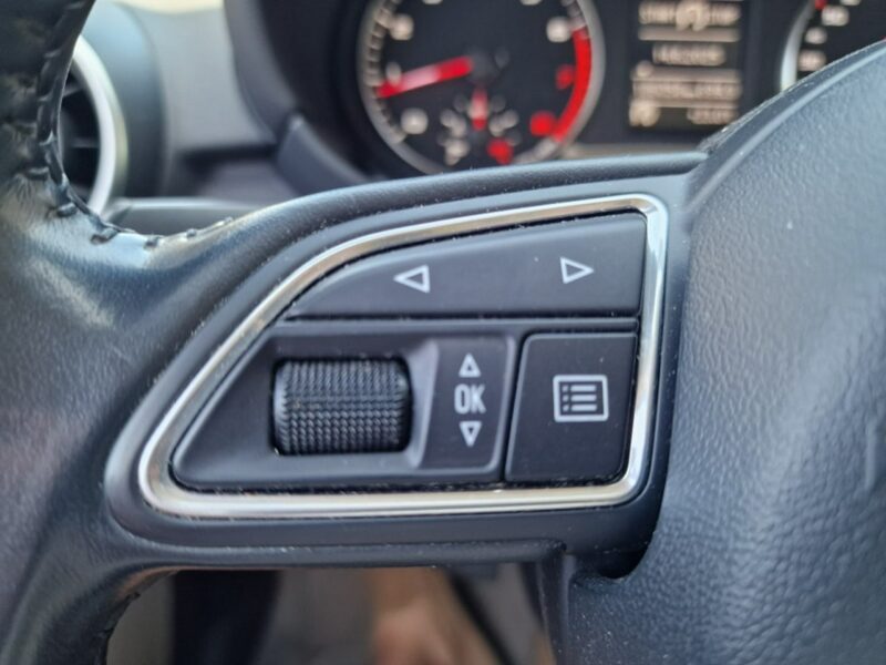 Audi A1 1.2 Benzyna 86 KM, Klimatyzacja, Alufelgi, Bluetooth, Isofix, Nawi 8X (2010-)