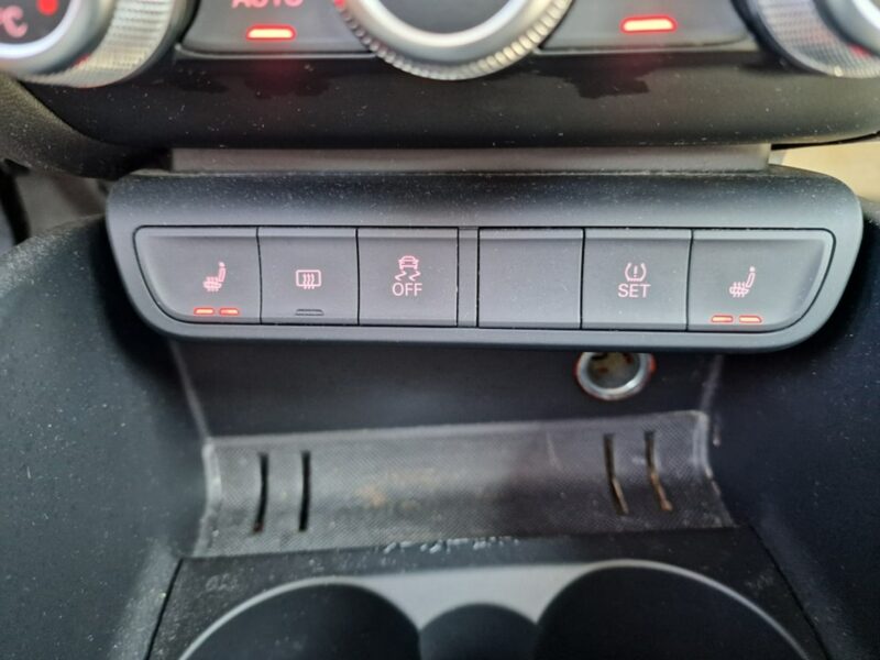 Audi A1 1.2 Benzyna 86 KM, Klimatyzacja, Alufelgi, Bluetooth, Isofix, Nawi 8X (2010-)