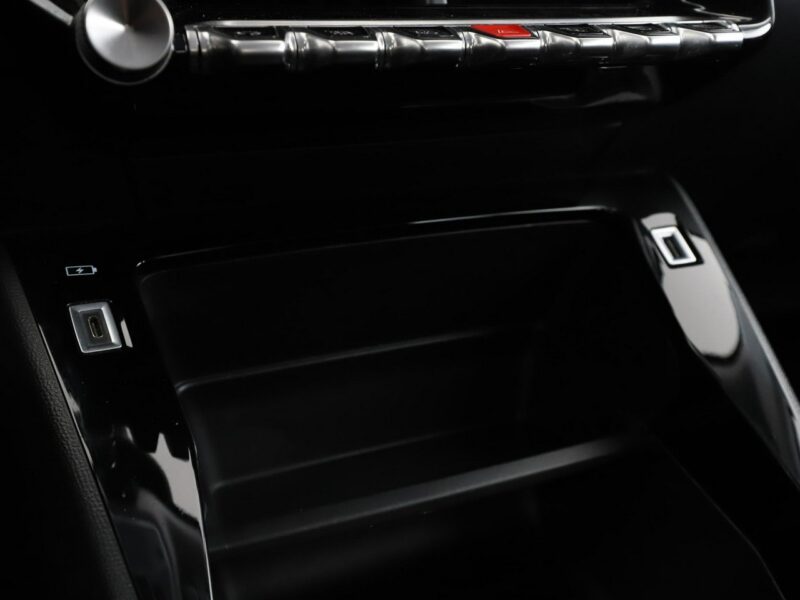 Peugeot 2008 navi kamera tempomat Bluetooth LED II (2019-)