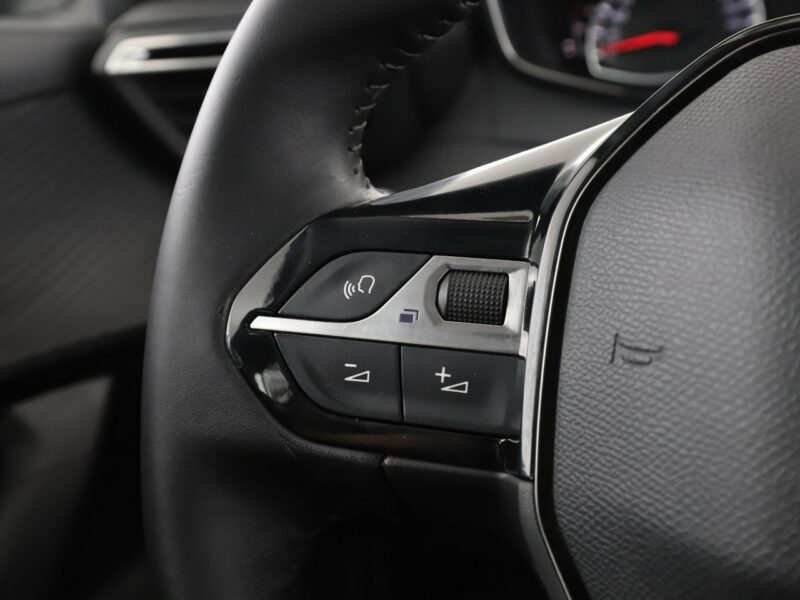 Peugeot 2008 navi kamera tempomat Bluetooth LED II (2019-)