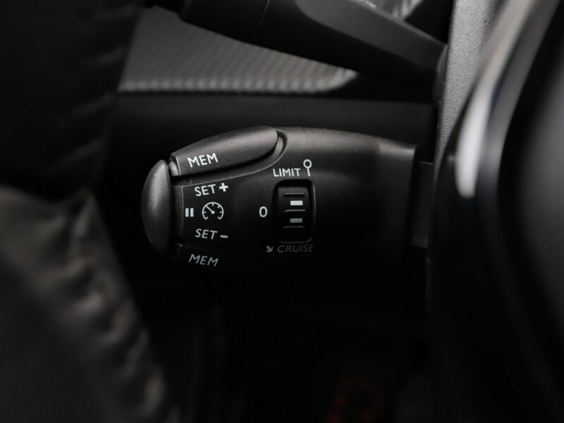 Peugeot 2008 navi kamera tempomat Bluetooth LED II (2019-)