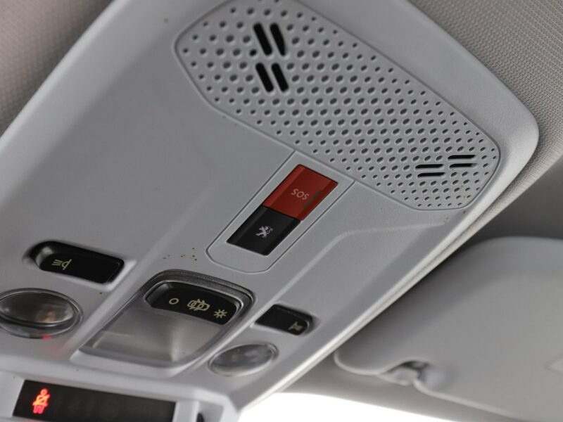 Peugeot 2008 navi kamera tempomat Bluetooth LED II (2019-)