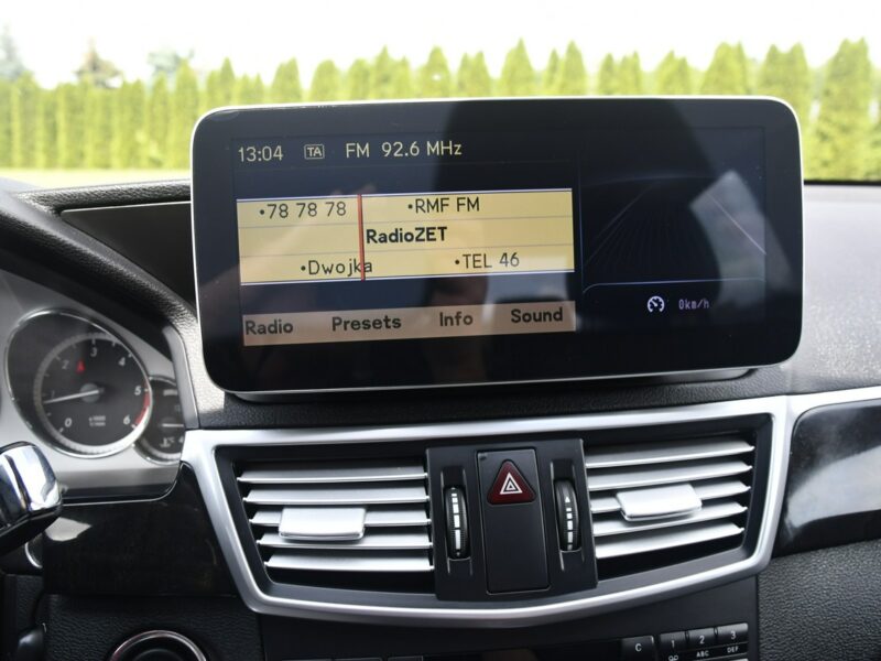 Mercedes E 200 2,2cdi Serwis.Klimatr 2 str.DVD.Skóry.Kam.Cof.Asystent Parkowania.Ledy W212 (2009-)